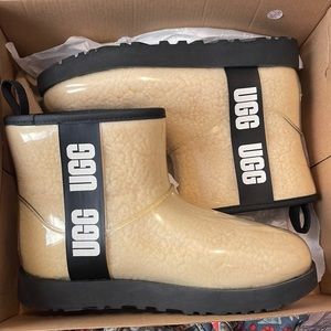 Ugg mini Ankle Boot W/ classic clear